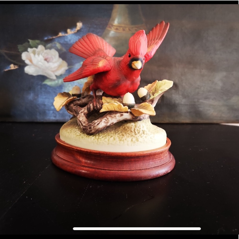Vintage Porcelain figurine of cardinal bird
